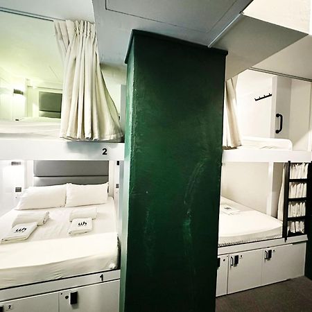 Wink At Mosque Street Hotel Singapore Room photo