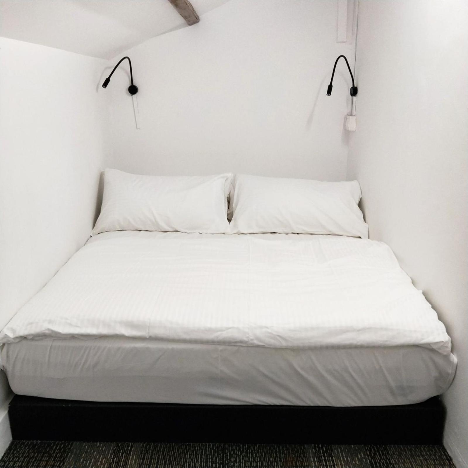 Wink At Mosque Street Hotel Singapore Room photo